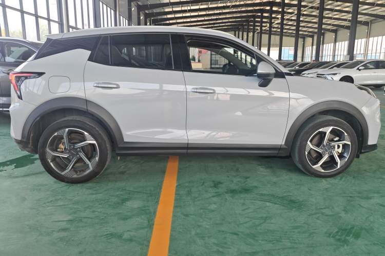 Used Lynk & Co 06 EM-P 2022 PHEV 84 km Range Pro Version Left Side