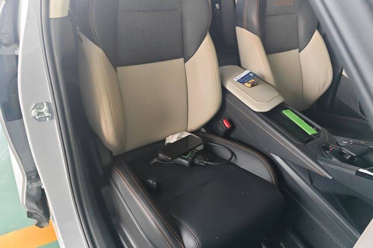 Used Lynk & Co 06 EM-P 2022 PHEV 84 km Range Pro Version Right Front Seat