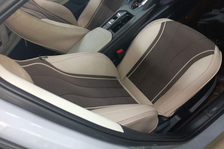 Used Lynk & Co 06 EM-P 2022 PHEV 84 km Range Pro Version Right Front Seat
