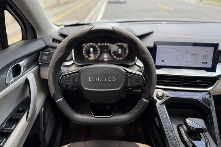 Used Lynk & Co 06 EM-P 2022 PHEV 84 km Range Pro Version Steering Wheel