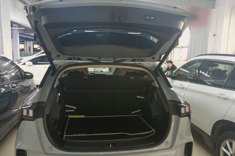 Used Lynk & Co 06 EM-P 2022 PHEV 84 km Range Pro Version Trunk