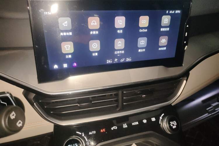 Used Lynk & Co 06 EM-P 2022 PHEV 84 km Range Pro Version Audio And AC Panel