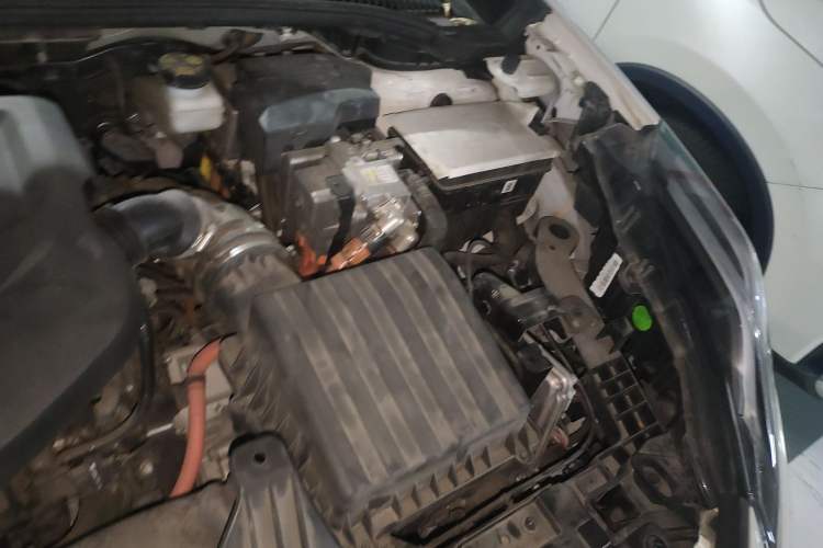 Used Lynk & Co 06 EM-P 2022 PHEV 84 km Range Pro Version Engine Bay Left