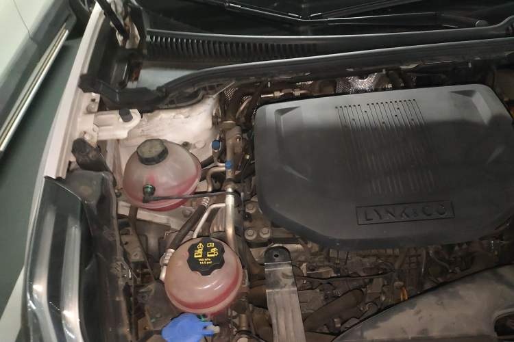 Used Lynk & Co 06 EM-P 2022 PHEV 84 km Range Pro Version Engine Bay Right