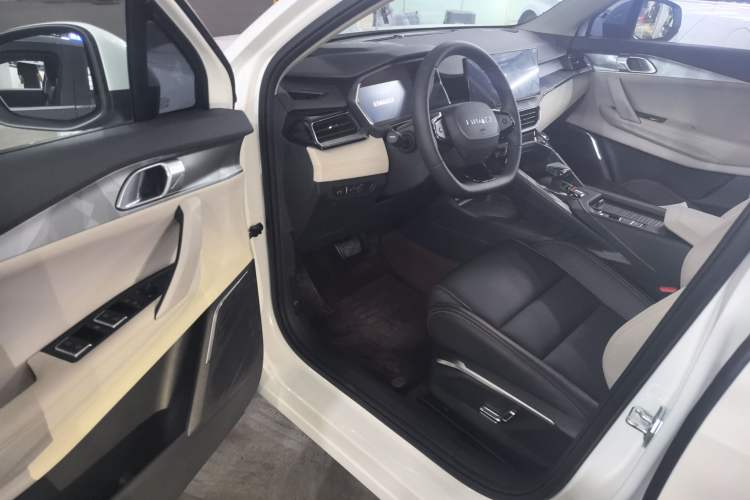 Used Lynk & Co 06 EM-P 2023 1.5T Remix PHEV Pro Interior 2