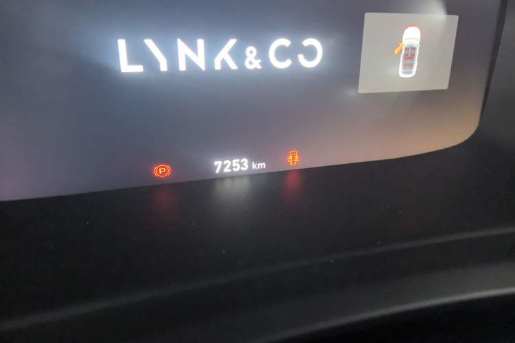 Used Lynk & Co 06 EM-P 2023 1.5T Remix PHEV Pro Odometer Close Up