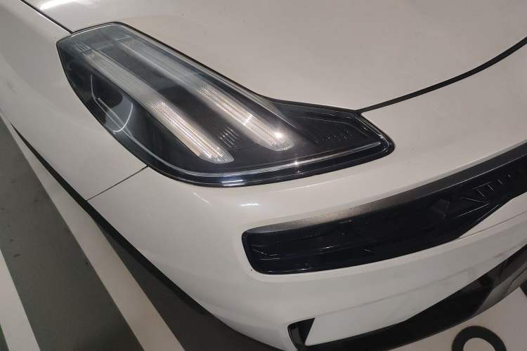 Used Lynk & Co 06 EM-P 2022 PHEV 84 km Range Pro Version Right Front Headlight