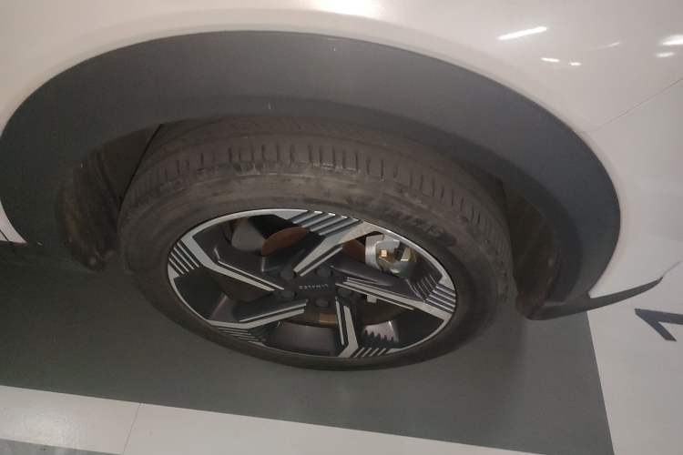 Used Lynk & Co 06 EM-P 2022 PHEV 84 km Range Pro Version Right Front Wheel Hub
