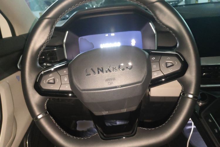 Used Lynk & Co 06 EM-P 2022 PHEV 84 km Range Pro Version Steering Wheel