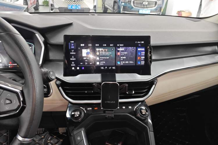 Used Lynk & Co 06 EM-P 2020 PHEV Plus Audio And AC Panel