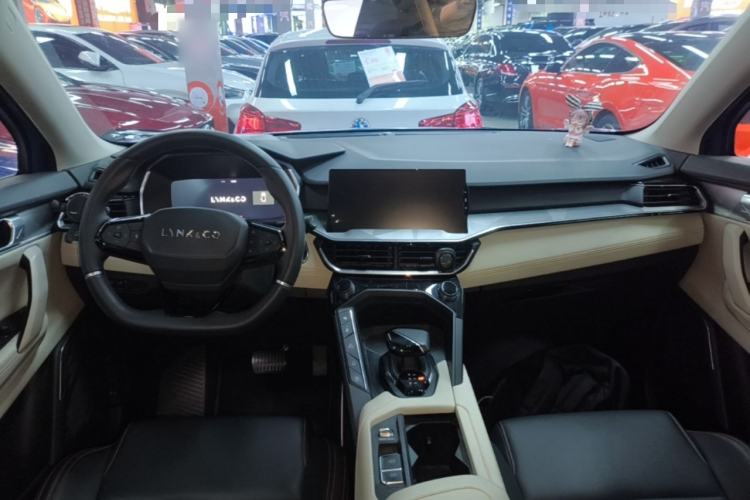 Used Lynk & Co 06 EM-P 2020 PHEV Plus Center Console