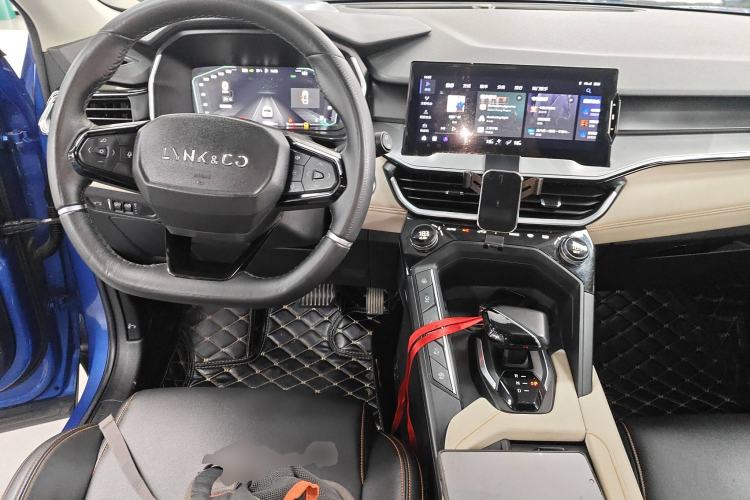 Used Lynk & Co 06 EM-P 2020 PHEV Plus Center Console