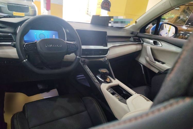 Used Lynk & Co 06 EM-P 2020 PHEV Plus Center Console