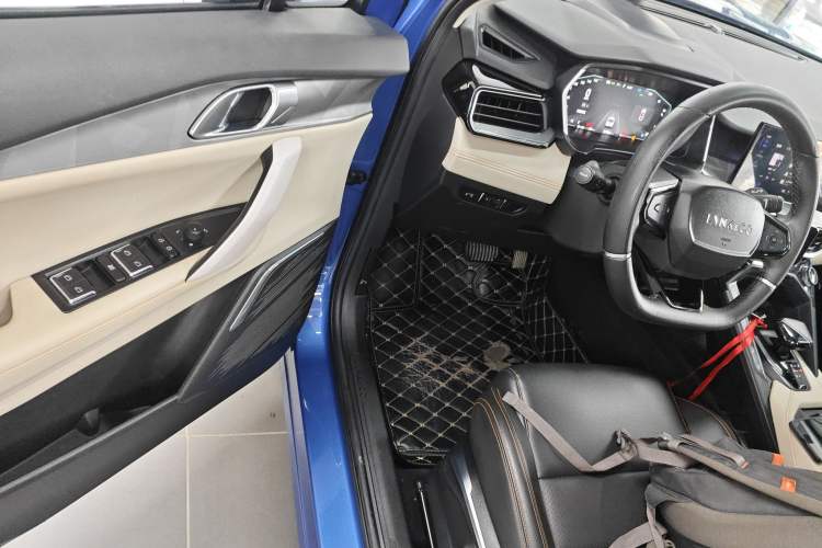 Used Lynk & Co 06 EM-P 2020 PHEV Plus Driver Seat