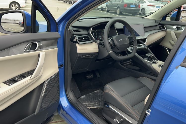 Used Lynk & Co 06 EM-P 2020 PHEV Plus Interior 2