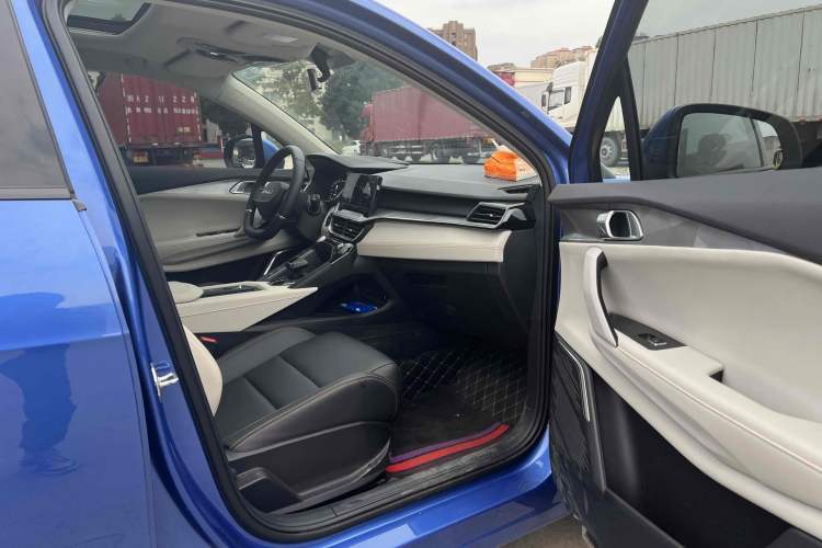 Used Lynk & Co 06 EM-P 2020 PHEV Plus Interior 4