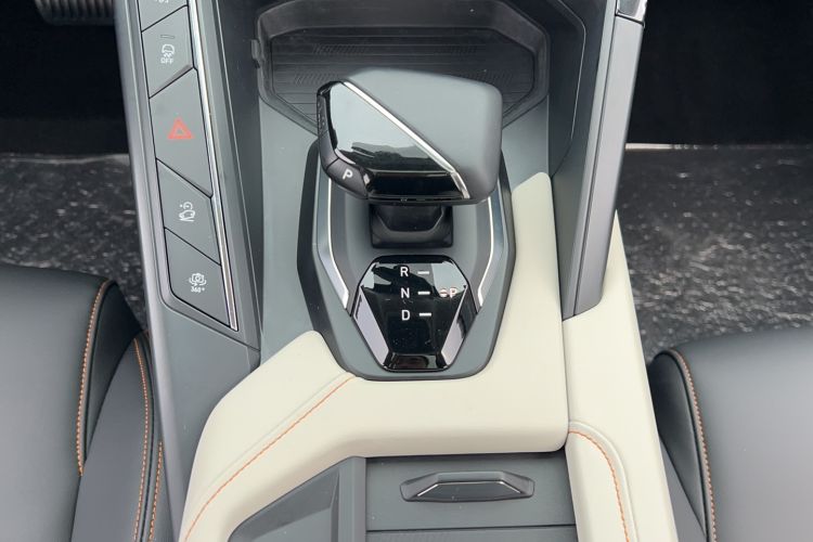 Used Lynk & Co 06 EM-P 2020 PHEV Plus Interior 5