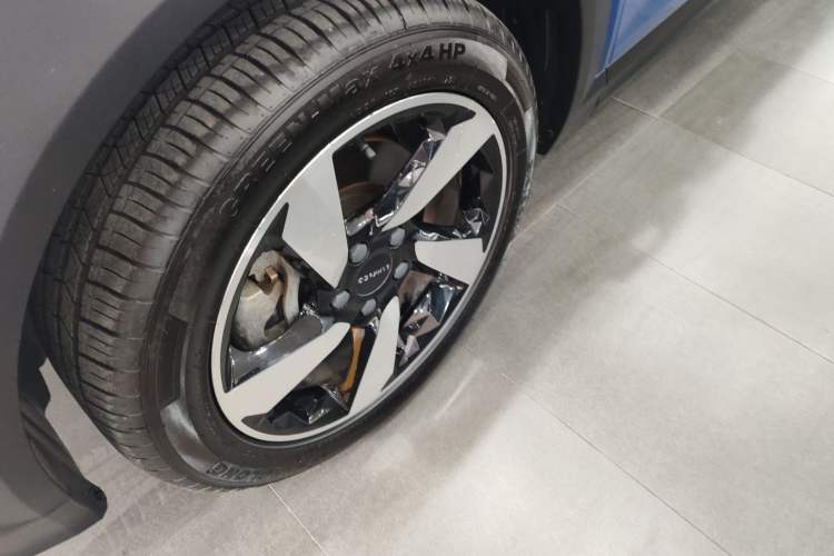 Used Lynk & Co 06 EM-P 2020 PHEV Plus Left Front Wheel Hub