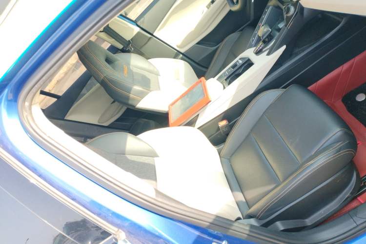 Used Lynk & Co 06 EM-P 2020 PHEV Plus Right Front Seat