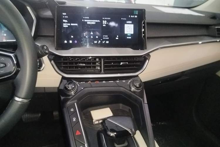 Used Lynk & Co 06 EM-P 2020 PHEV Plus Audio And AC Panel