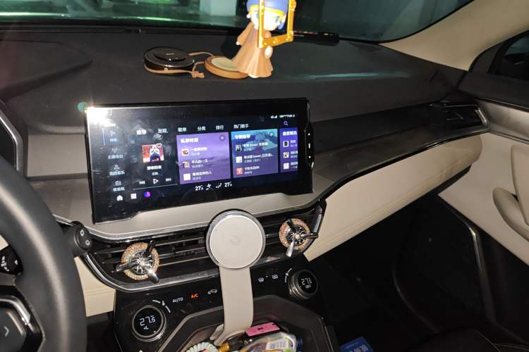 Used Lynk & Co 06 EM-P 2020 PHEV Plus Audio And AC Panel