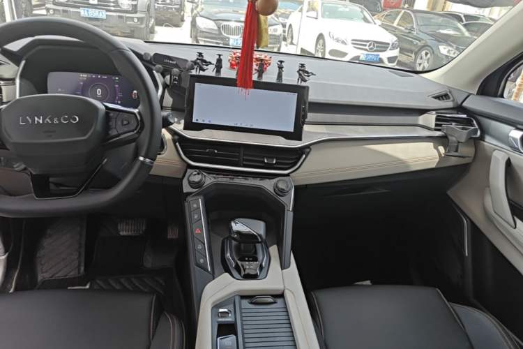 Used Lynk & Co 06 EM-P 2020 PHEV Plus Audio And AC Panel