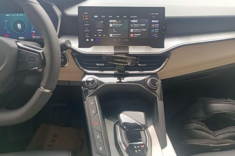 Used Lynk & Co 06 EM-P 2020 PHEV Plus Audio And AC Panel