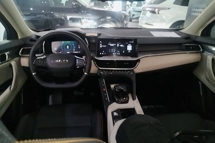 Used Lynk & Co 06 EM-P 2020 PHEV Plus Center Console