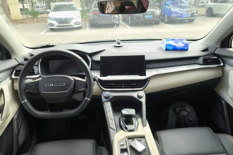 Used Lynk & Co 06 EM-P 2020 PHEV Plus Center Console