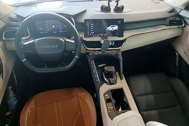 Used Lynk & Co 06 EM-P 2020 PHEV Plus Center Console