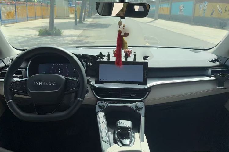 Used Lynk & Co 06 EM-P 2020 PHEV Plus Center Console