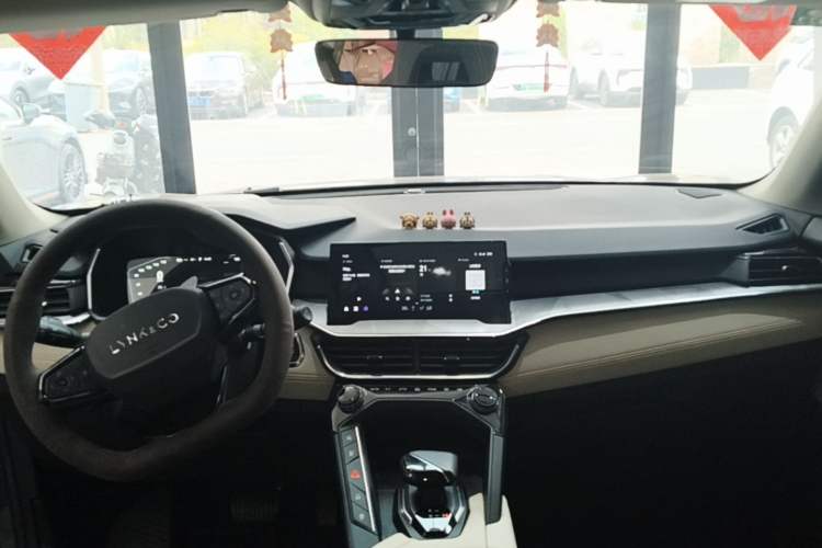 Used Lynk & Co 06 EM-P 2020 PHEV Plus Center Console