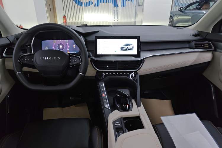 Used Lynk & Co 06 EM-P 2020 PHEV Plus Center Console