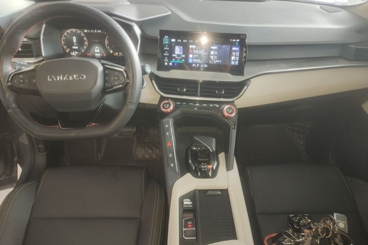 Used Lynk & Co 06 EM-P 2020 PHEV Plus Center Console