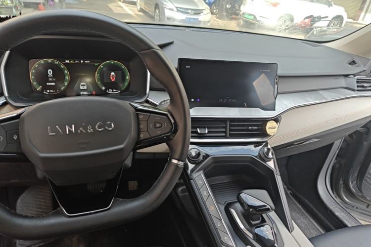 Used Lynk & Co 06 EM-P 2020 PHEV Plus Center Console