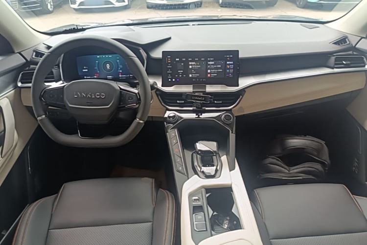 Used Lynk & Co 06 EM-P 2020 PHEV Plus Center Console
