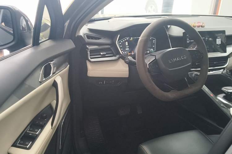 Used Lynk & Co 06 EM-P 2020 PHEV Plus Driver Seat