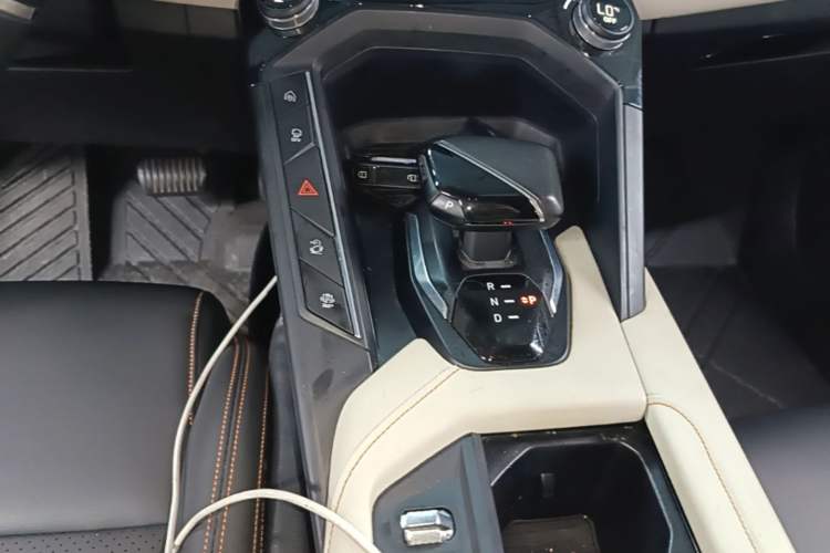 Used Lynk & Co 06 EM-P 2020 PHEV Plus Gear Lever