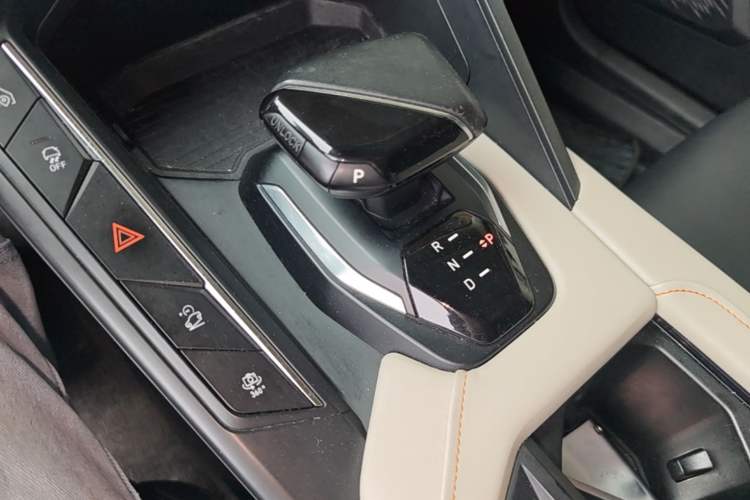 Used Lynk & Co 06 EM-P 2020 PHEV Plus Gear Lever