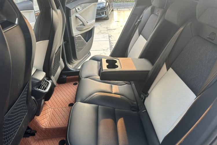 Used Lynk & Co 06 EM-P 2020 PHEV Plus Interior 11