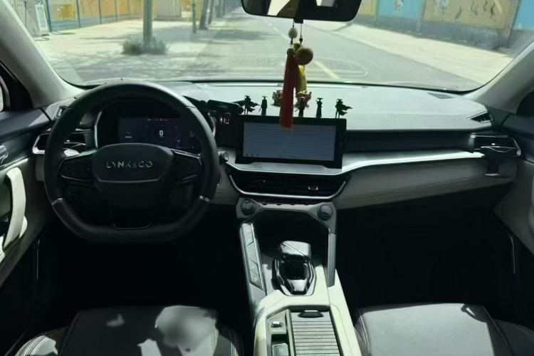 Used Lynk & Co 06 EM-P 2020 PHEV Plus Interior 2