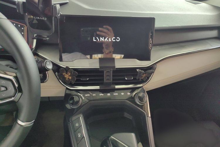 Used Lynk & Co 06 EM-P 2020 PHEV Plus Interior 3