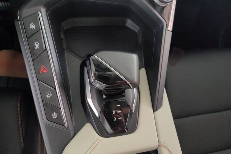Used Lynk & Co 06 EM-P 2020 PHEV Plus Interior 4