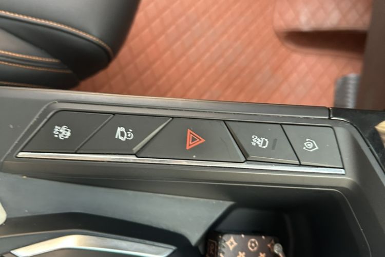 Used Lynk & Co 06 EM-P 2020 PHEV Plus Interior 9