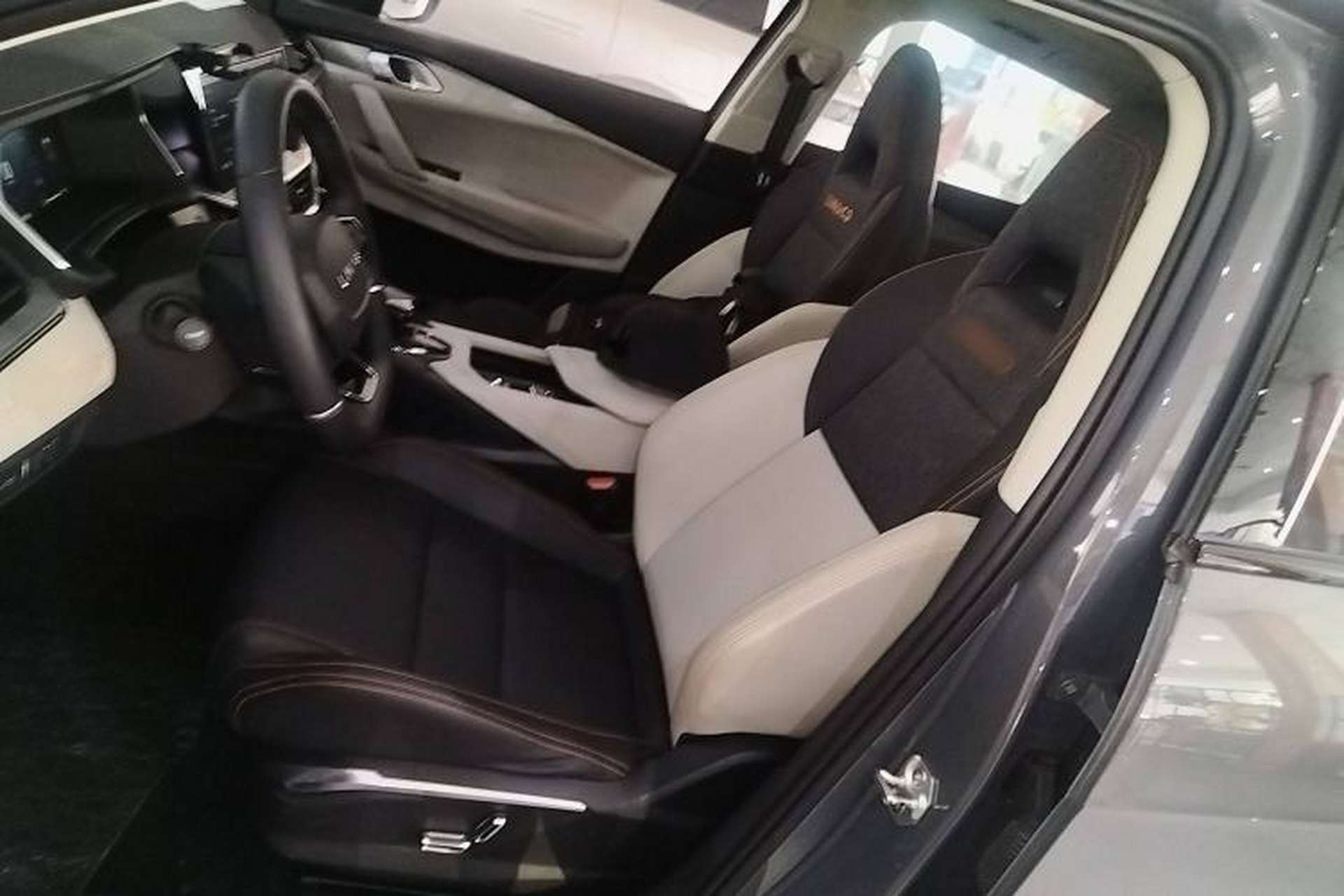 Used Lynk & Co 06 EM-P 2020 PHEV Plus Left Front Seat