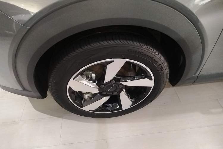Used Lynk & Co 06 EM-P 2020 PHEV Plus Left Front Wheel Hub