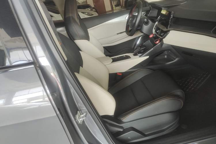 Used Lynk & Co 06 EM-P 2020 PHEV Plus Right Front Seat