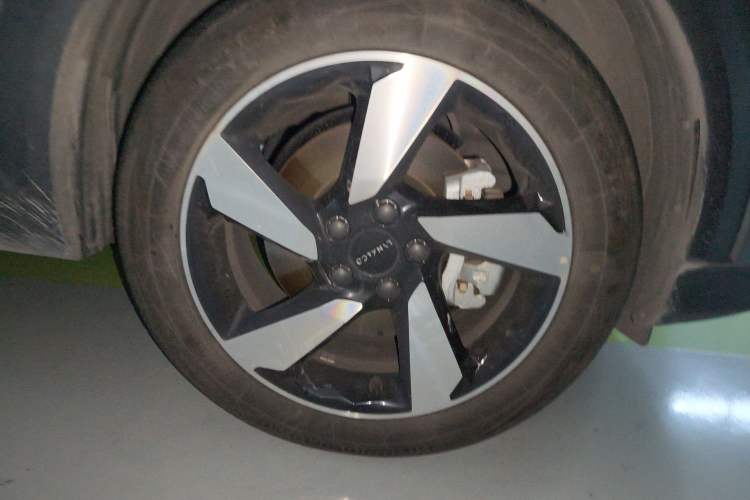 Used Lynk & Co 06 EM-P 2020 PHEV Plus Right Front Wheel Hub