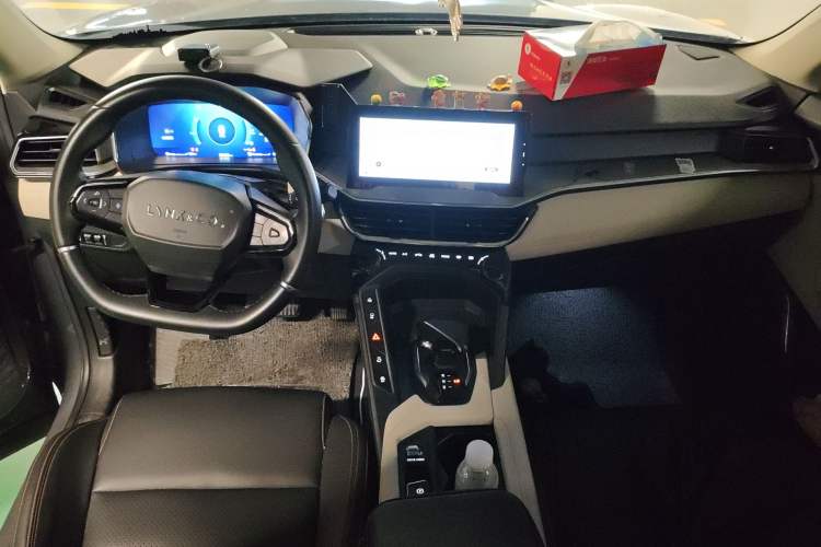Used Lynk & Co 06 EM-P 2020 PHEV Plus Center Console