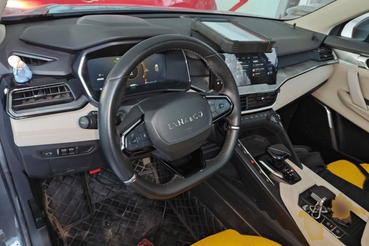 Used Lynk & Co 06 EM-P 2020 PHEV Plus Center Console
